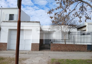 EN VENTA CASA ZONA 5 ESQUINAS 